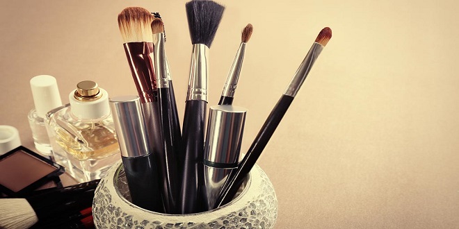 The Importance of Keeping your Makeup and Tools Clean